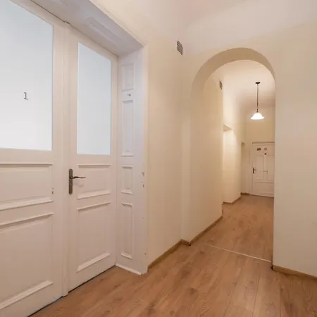 Spacious 130m2 4-bedroom For 8 With Full Kitchen - Gertrudes Street Appartement Riga