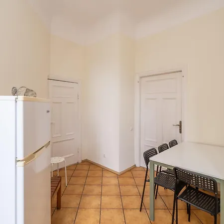 Spacious 130m2 4-bedroom For 8 With Full Kitchen - Gertrudes Street Appartement *