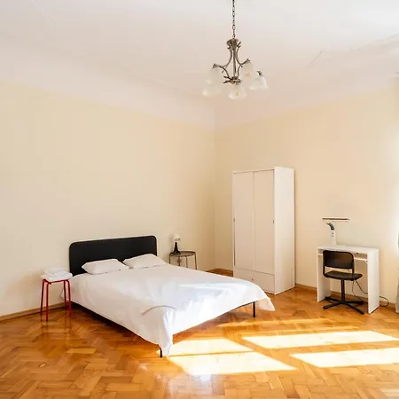 Spacious 130m2 4-bedroom For 8 With Full Kitchen - Gertrudes Street Riga