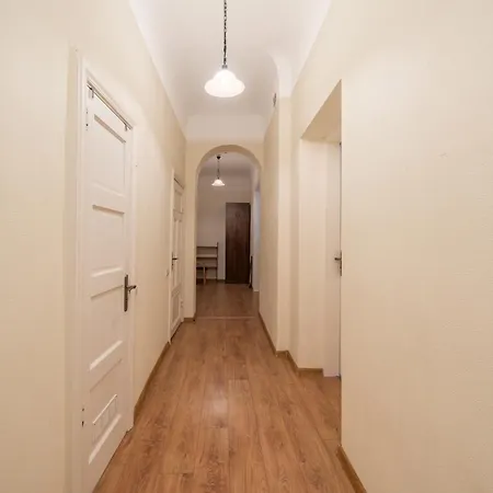Spacious 130m2 4-bedroom For 8 With Full Kitchen - Gertrudes Street Appartement
